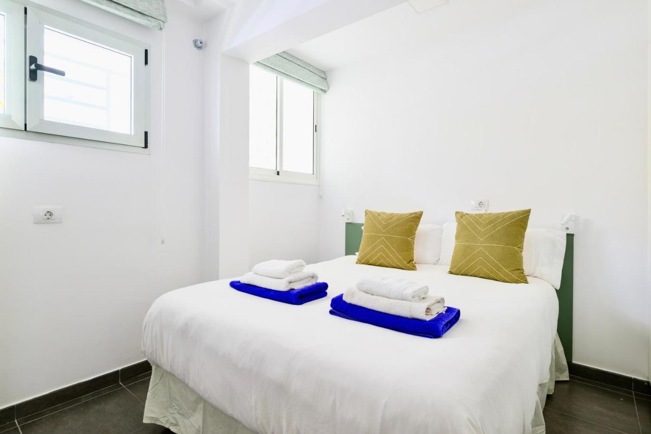 Charming 2 Bedroom Retreat With Beachfront Views San Bartolomé Exterior foto